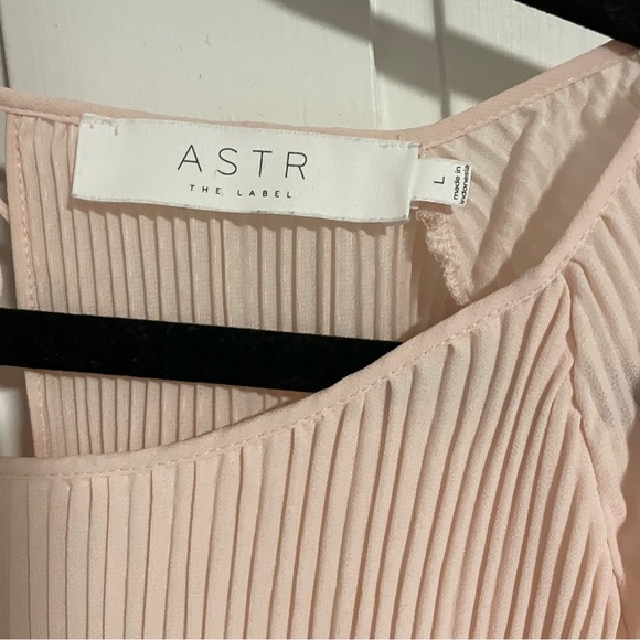 ASTR the label light pink pleated long sleeve top - Picture 5 of 8